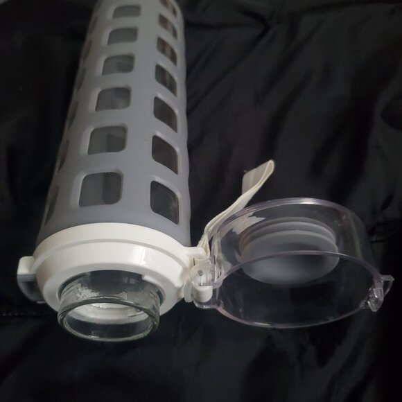 Ello Glass WaterBottle OneTouch FlipLid 20oz Gray Silicone Sleeve Sling BPA Free - Picture 5 of 5